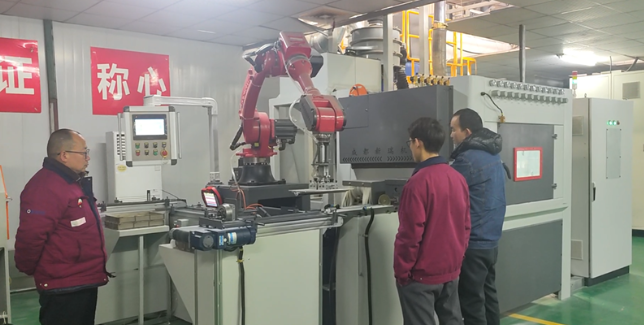 鞍山喷砂机在模具清理中的专业应用